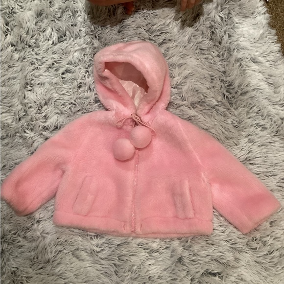 STORYBOOK HEIRLOOMS GIRLS PINK FURRY HOODED POM POM TIE FULLY LINED COAT. SZ 3T - Picture 2 of 8
